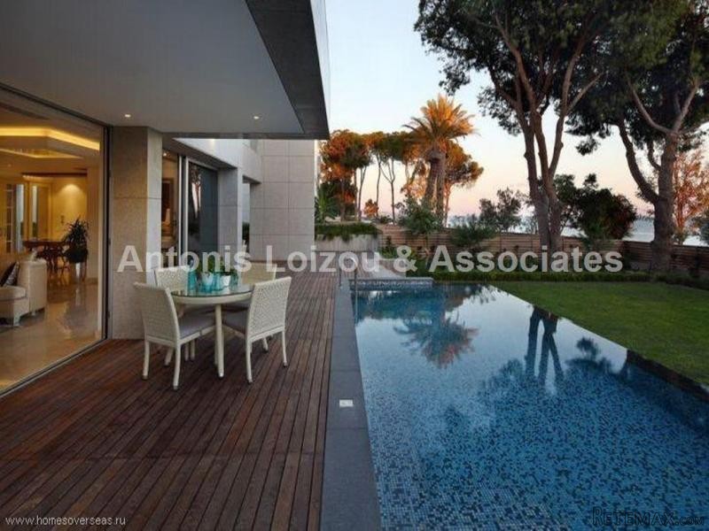 Three Bedroom Apartment On The Beach - 2