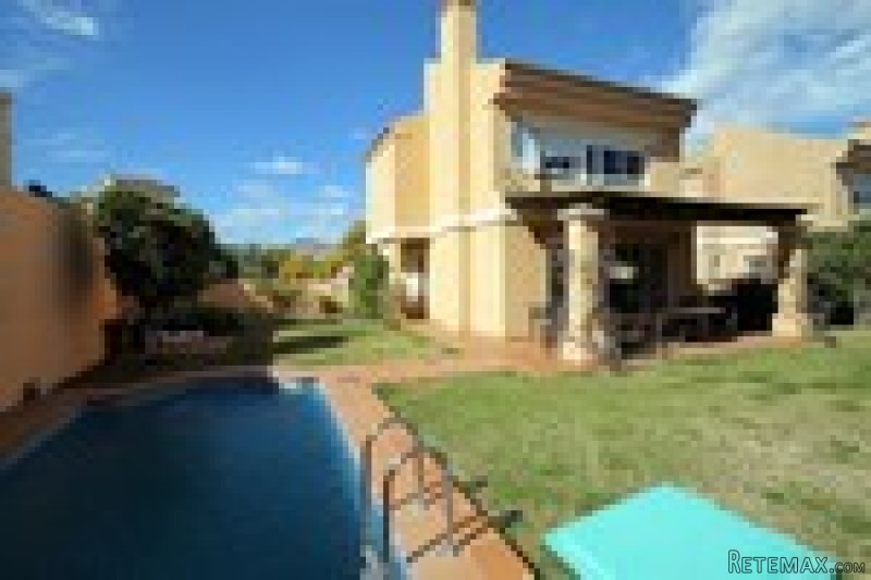4 Bedrooms - Villa - Malaga - For Sale