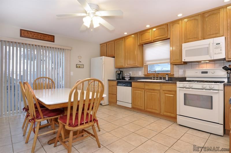 6 bedroom Flat For Sale: 164 Rossiter.. - 2