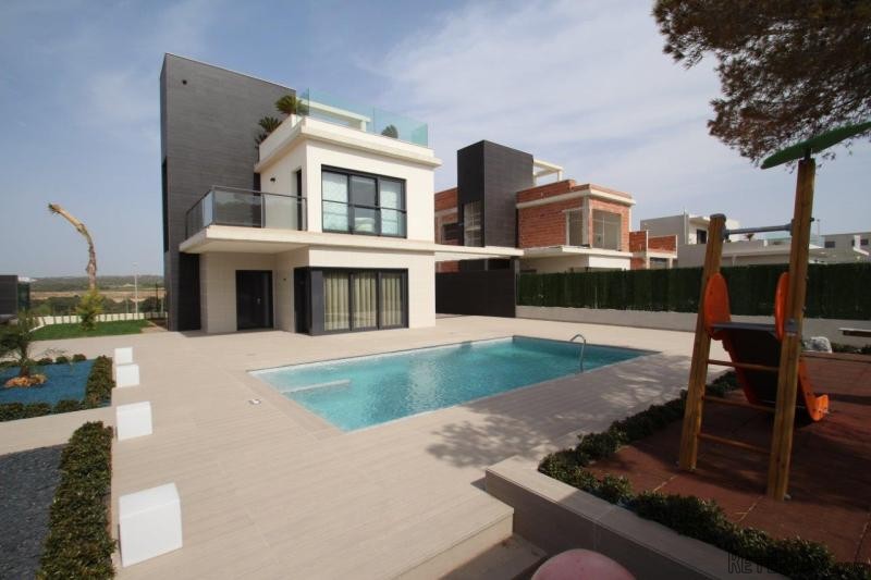 4 Bedrooms - Villa - Alicante - For Sale