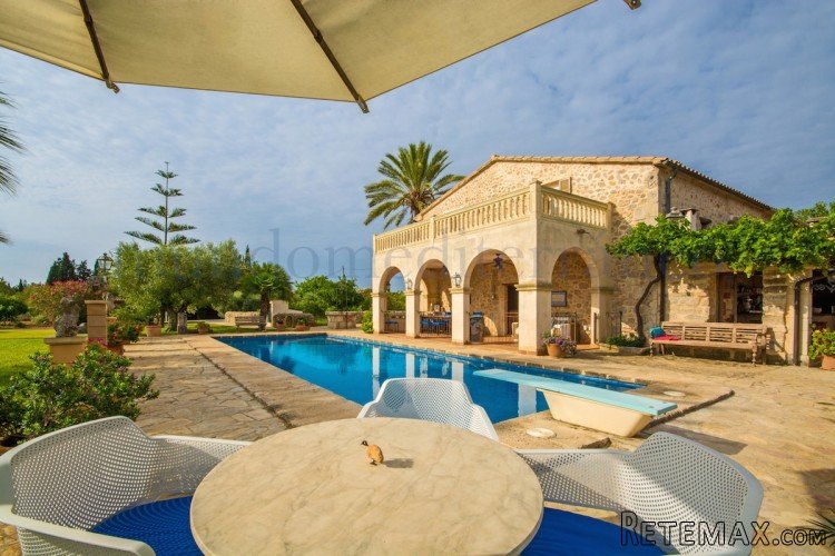 Fabulous country property just outside the pretty village.. - 2