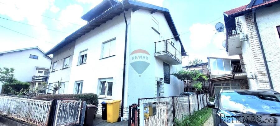 Zagreb, Dubec - kuća s tri stana 295 m2 - 2