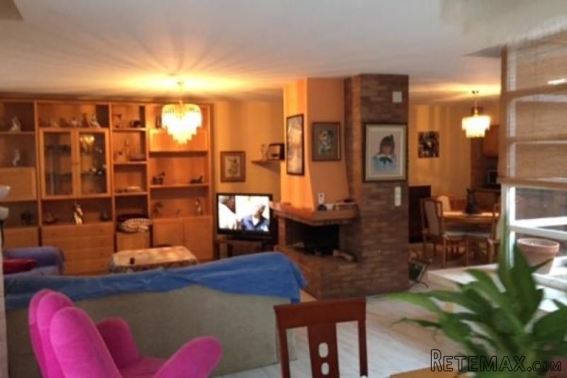 ROSES: Large house with 5 bedrooms and..