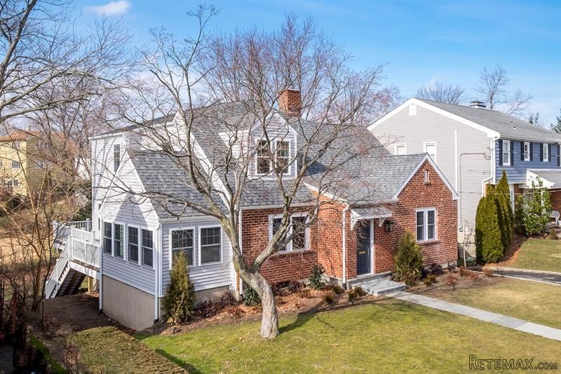 4 bedroom House For Sale: 18 Everett..