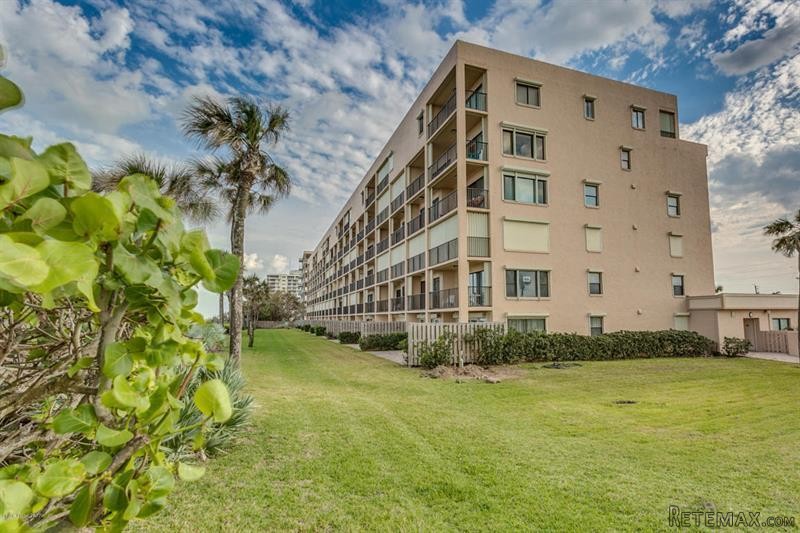 2 bedroom Flat For Sale: 995 N Hwy A1a.. - 2