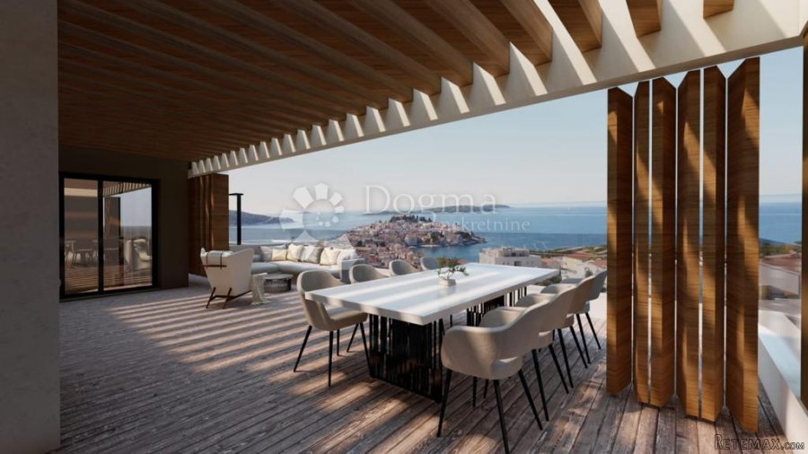 PRIMOŠTEN- LUKSUZNI PENTHOUSE SA SAVRŠENIM POGLEDOM