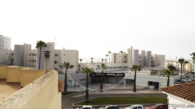 Renovated 2-Bed Apartment in Playa d'en..