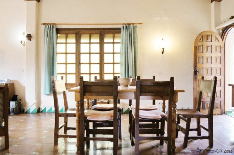 Spacious converted restaurant with open.. - 2