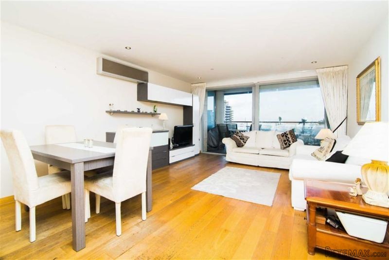 2 bed apartment in Ocean Village