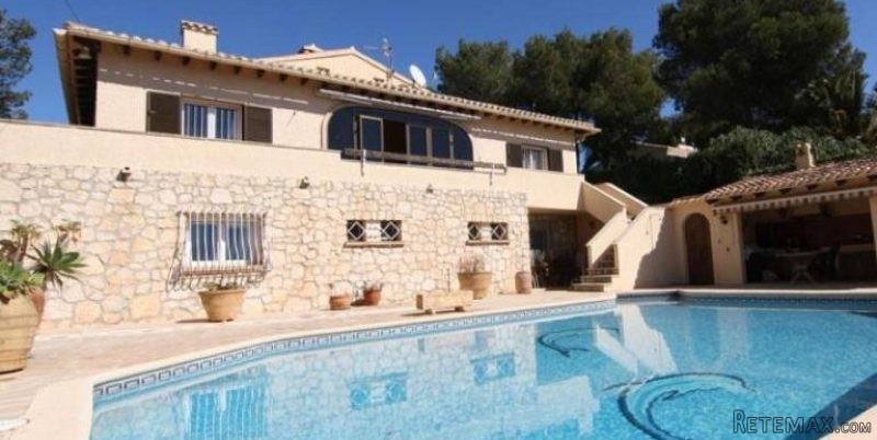 4 Bedroom 3 Bathroom Villa in Javea.