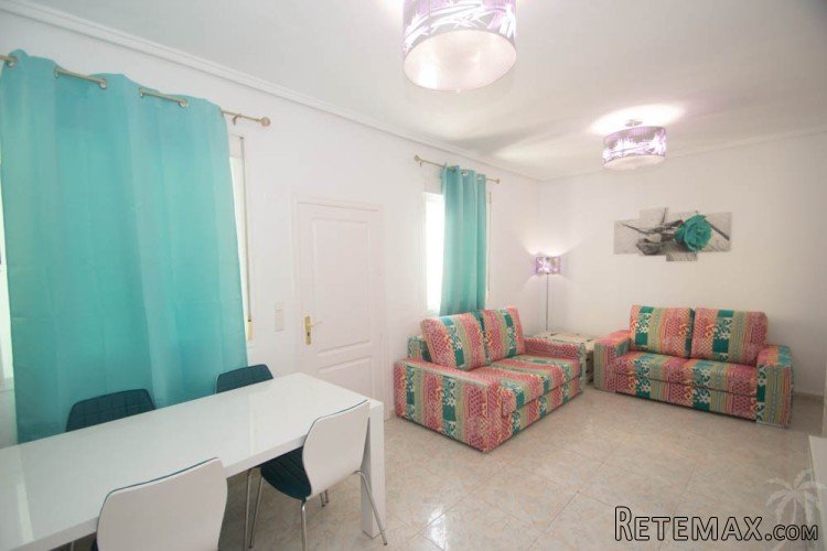 This semi-detached villa can be found in Quesada just 1 km.. - 2