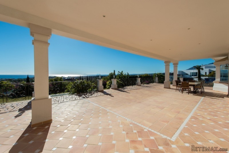 Timeless Villa With Amazing Views