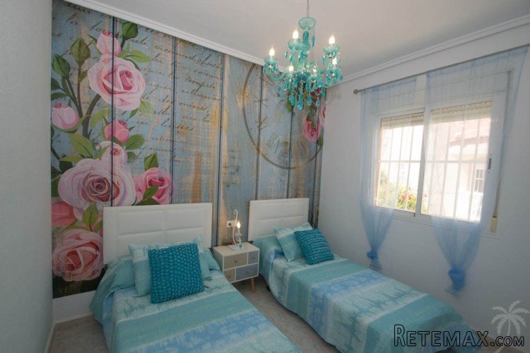 This semi-detached villa can be found in Quesada just 1 km.. - 4