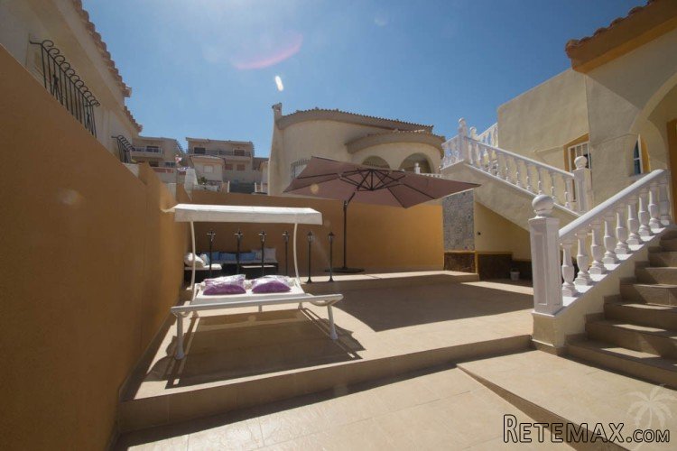 This semi-detached villa can be found in Quesada just 1 km.. - 6
