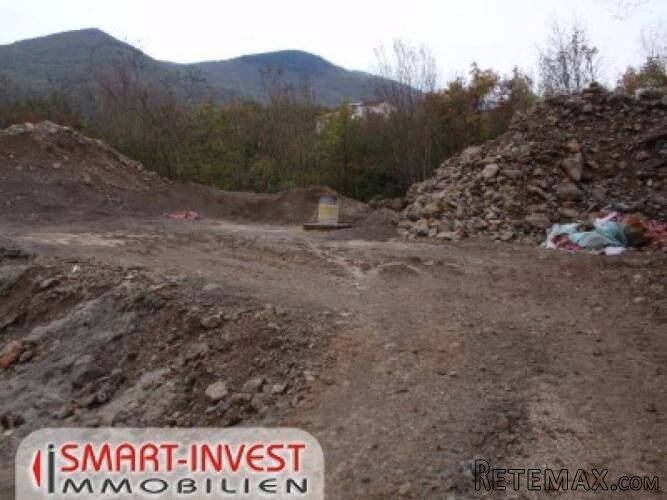 MATULJI, zemljište od 1.567 m2 s građevinskom dozvolom za h..