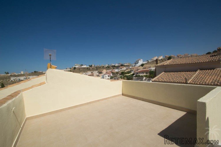 This semi-detached villa can be found in Quesada just 1 km.. - 7