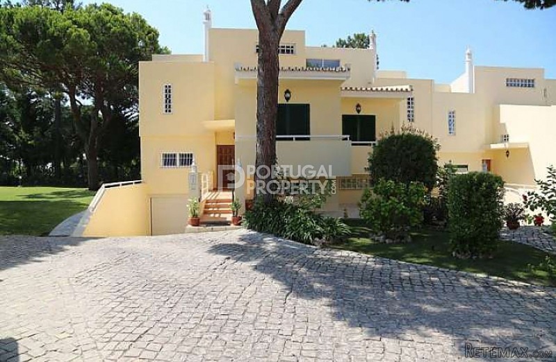 Stunning 4+1 Bed Townhouse, Private..