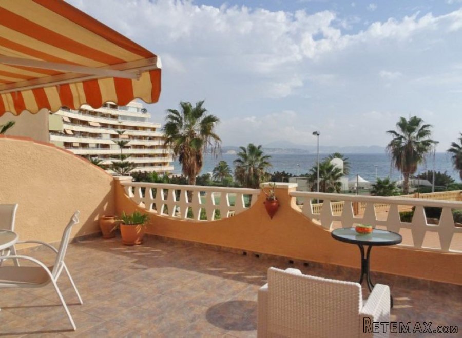 Excellent apartment in a closed urbanization with a..