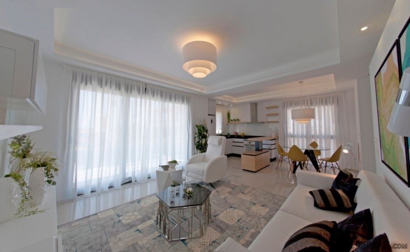 Key Ready Top Floor Corner 2 Bedrooms..