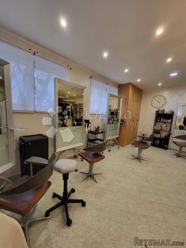 FRIZERSKI / KOZMETIČKI SALON, Vojak