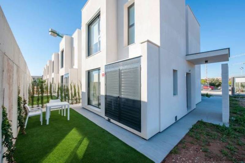 3 Bedroom 2 Bathroom Villa In Punta.. - 2