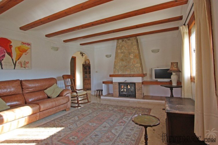 South facing 2 bedroom villa for sale within easy walking.. - 4