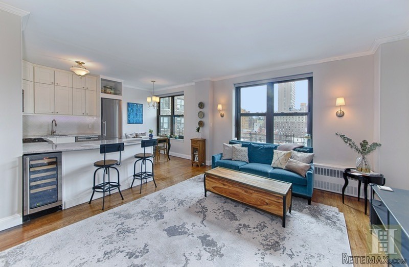 2 bedroom Apartment For Sale: 250 WEST..