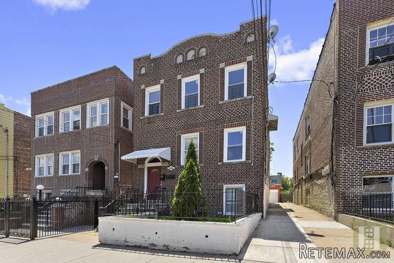7 bedroom House For Sale: 1030 EAST..