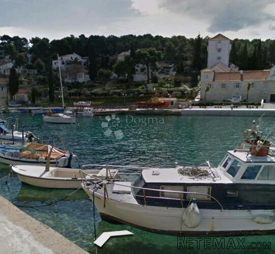 Atraktivno građevinsko zemljište/Otok Šolta ,Maslinica