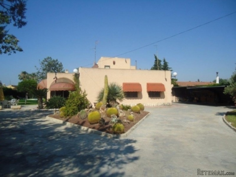 Elche - Detached 2 Storey Country Villa..