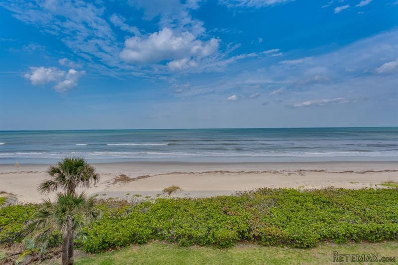 2 bedroom Flat For Sale: 995 N Hwy A1a..
