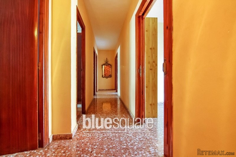 Spacious 4 Bedroom Apartment to reform..