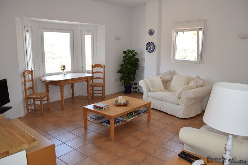 Villa for Sale in Moclinejo 349.999.. - 2
