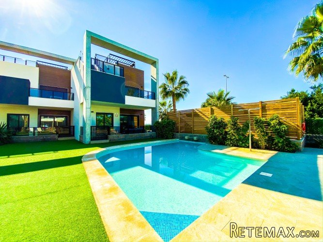 Apartamento en planta baja con jardin de 31,35 m2 , en El.. - 2