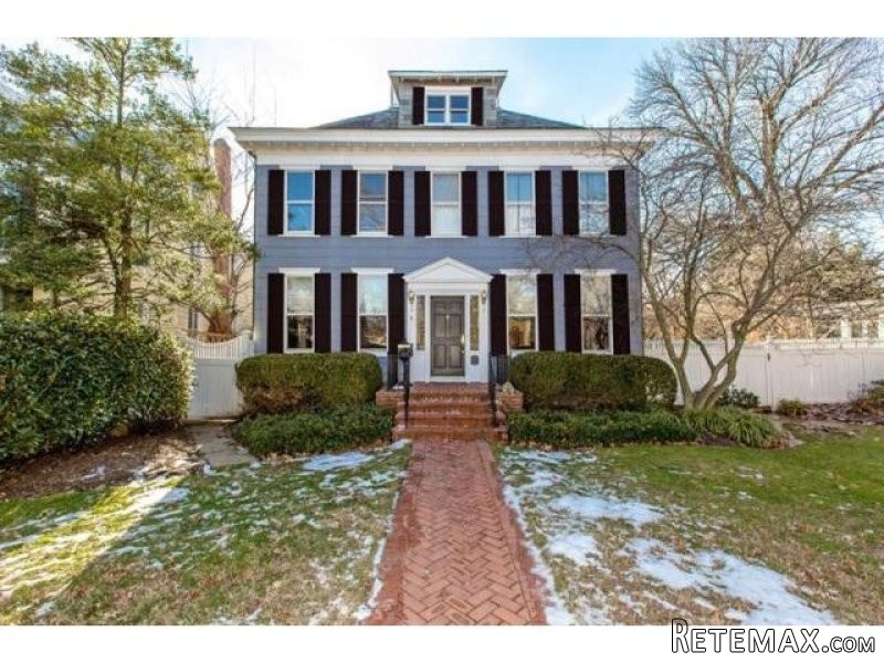 5 bedroom Detached House For Sale: 3708..