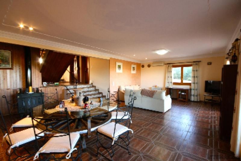 Nice country house with views over the..