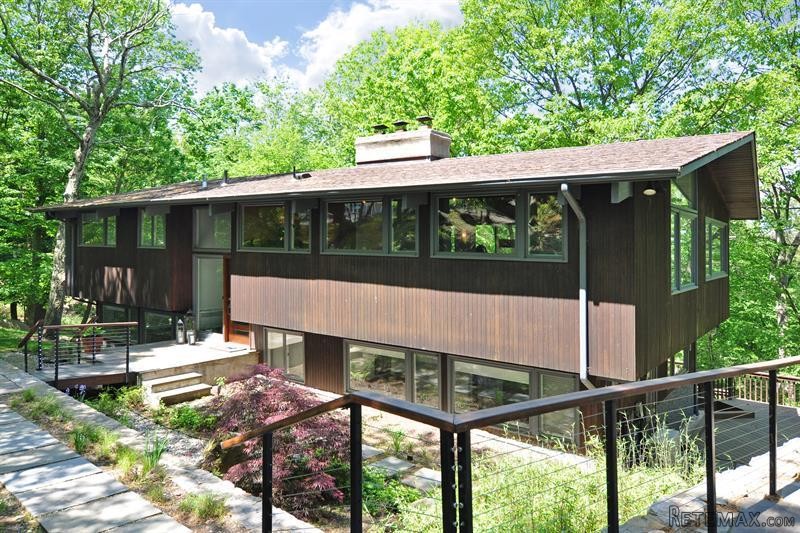 4 bedroom House For Sale: 300 Riverview.. - 2