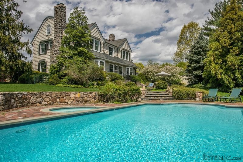 6 bedroom House For Sale: 164 Grandview..