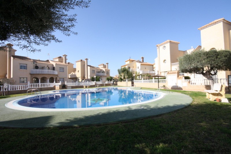 2 Bedrooms - Villa - Alicante - For Sale