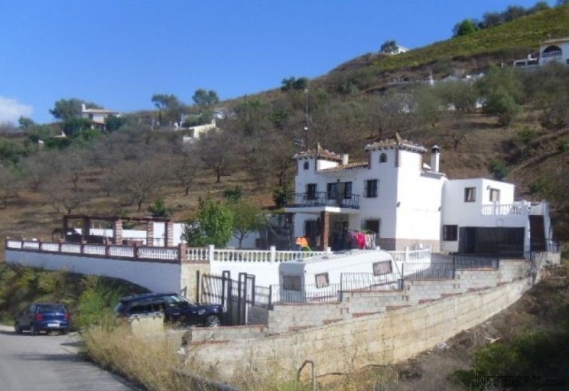 5 bedroom, 3 bathroom Villa, (build 211..