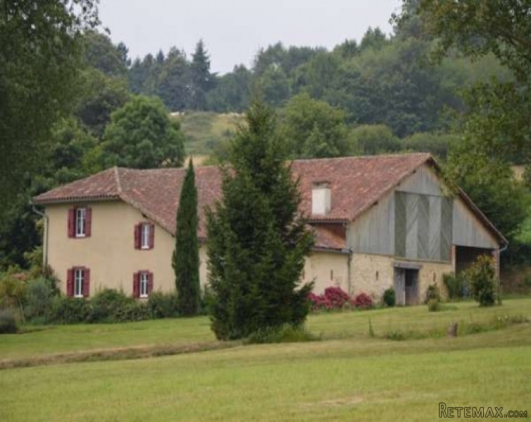 Superbly restored farmhouse with lake..