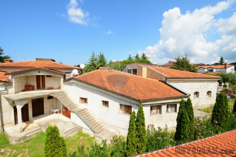 POREČ, interesantna kuća od 956,20 na okućnici od 2047 m2 - 5