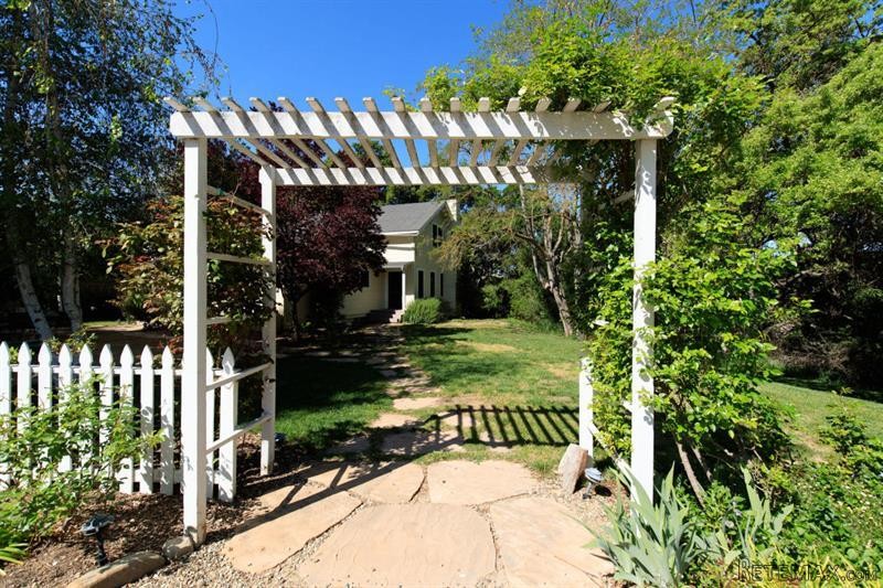3 bedroom House For Sale: 2540 Baseline.. - 2