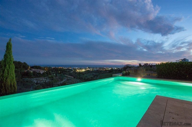 5 Bedrooms - Villas - Malaga - For Sale