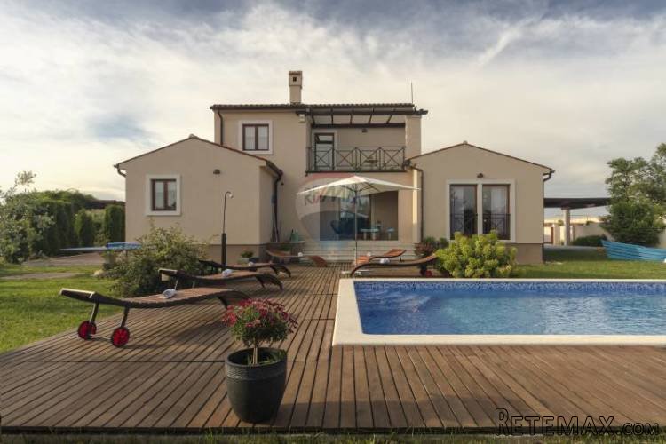 ISTRA, LIŽNJAN PREKRASNA VILLA S BAZENOM
