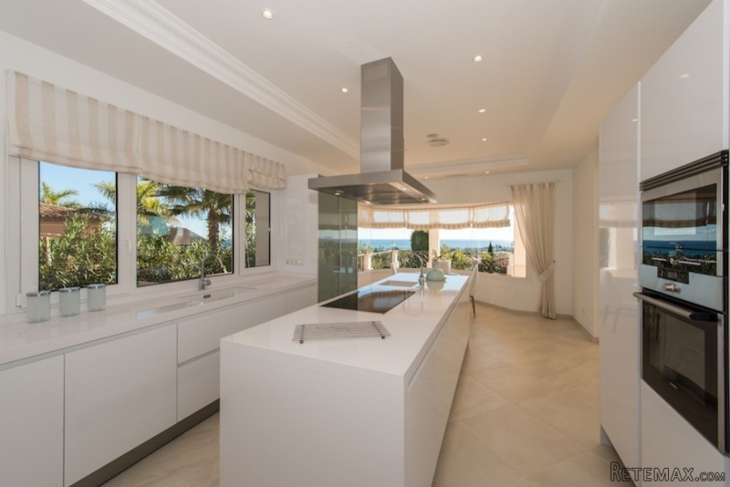 Timeless Villa With Amazing Views - 2