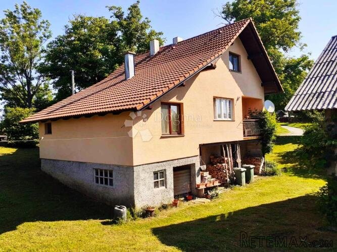 PRILIKA!!!PREKRASNA OBITELJSKA KATNICA S VRTOM! SAMO U PONUD