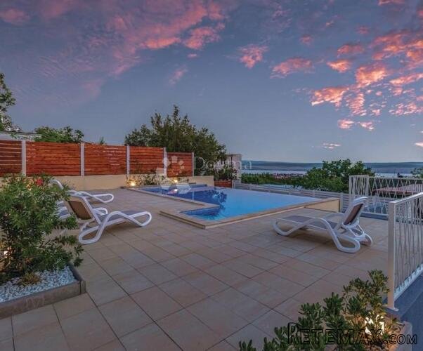 LIJEPA KUĆA U JADRANOVU - 2