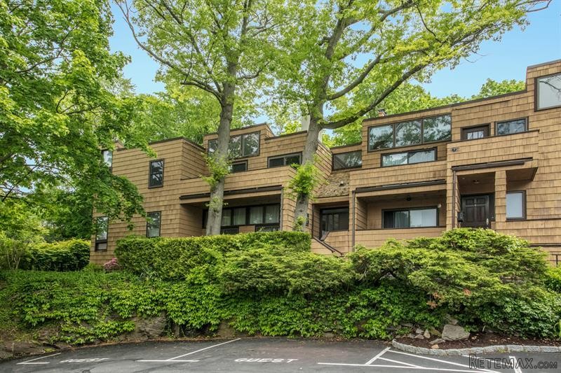 3 bedroom Commercial Property For Sale:..