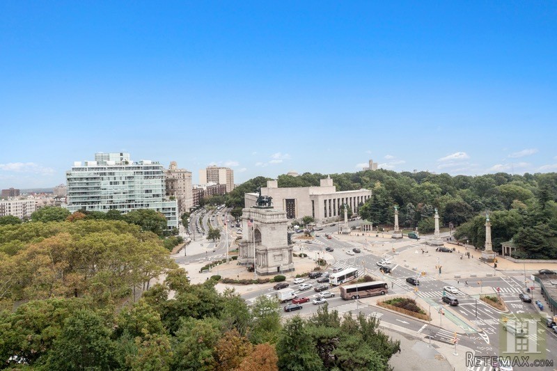 2 bedroom Apartment For Sale: 47 PLAZA.. - 2
